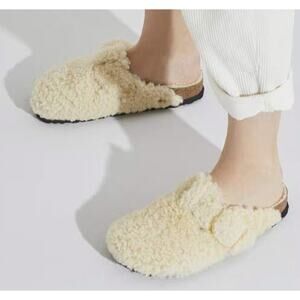 Birkenstock Shearling Boston Big Buckle Clogs Cream (Sz 37)